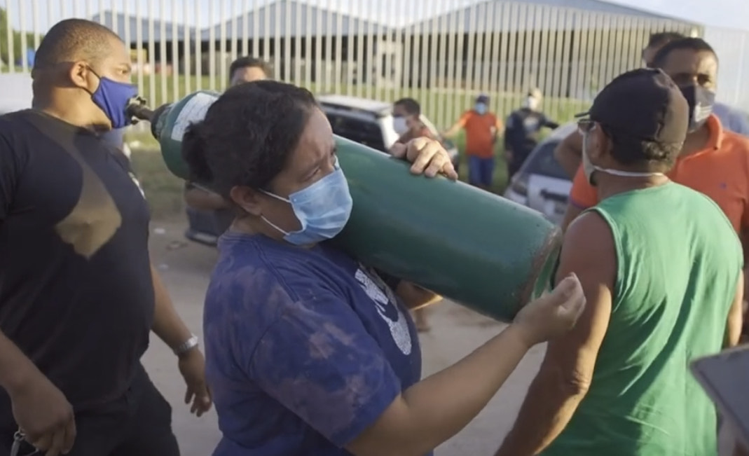Uznemirujući prizori iz Amazonije: Boce s kisikom nose kućama, nema mjesta u bolnicama